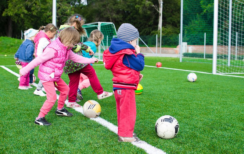 (Publicitate) Cum alegi sportul potrivit pentru copilul tău?