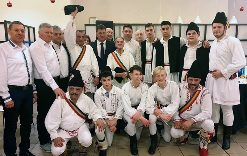 O viață în pași de joc. Ajuns la 92 de ani, “căpitanul” călușarilor din Râșnov, Mircea Ilie, povestește pentru Libertatea cum a prins drag de jocul cu care se confundă de peste jumătate de secol