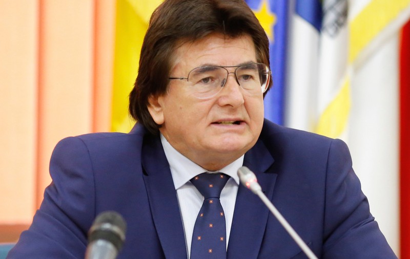 Primarul Timișoarei, Nicolae Robu, ironizat pe Facebook la final de mandat. „Păcat că nu ați înțeles că aroganța și orgoliul cât casa duc la pierdere”