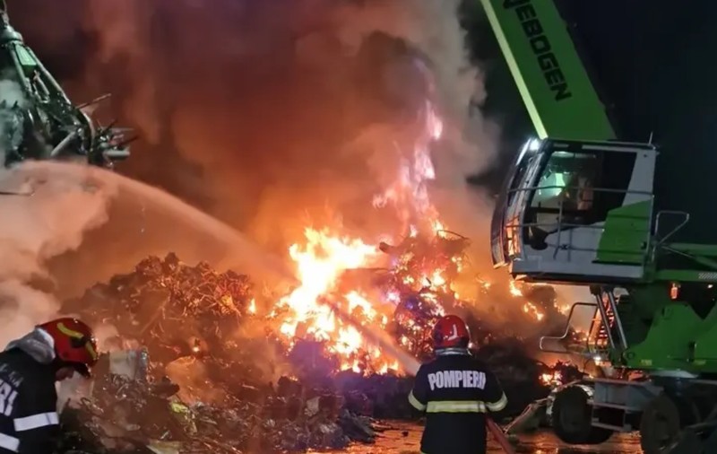 800 de tone de fier s-au topit într-un incendiu violent în Portul Constanța Sud-Agigea