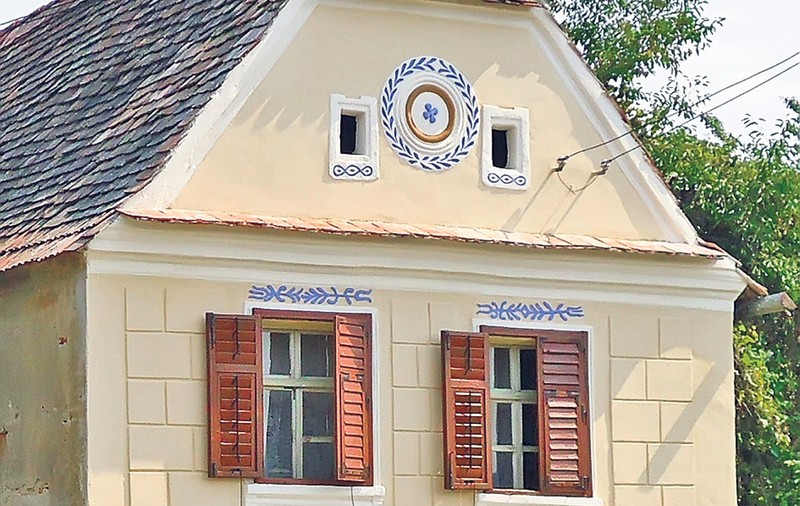 Cum faci rost de bani să-ţi renovezi casa de la ţară