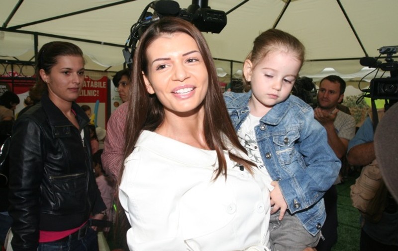 Moni a pierdut-o pe Irina pentru că nu are casă!