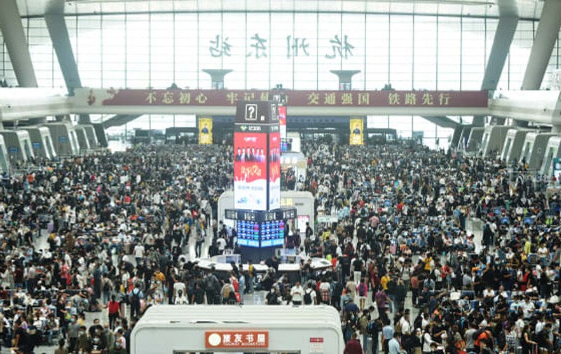 VIDEO | 637 de milioane de turiști în China, în vacanța de Ziua Națională. Furnicar în gări și la Marele Zid, în plină pandemie de COVID