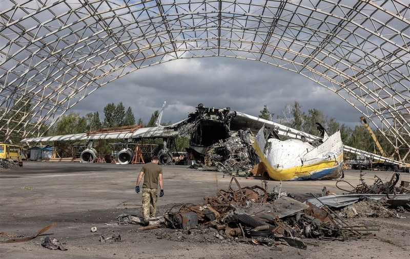 SBU a reținut doi ucraineni implicați în distrugerea celui mai mare avion din lume, Antonov „Mriya", la începutul invaziei