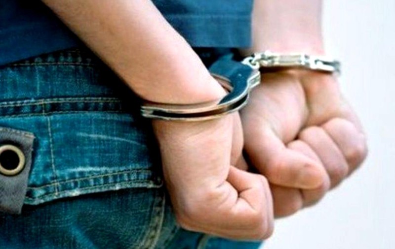 Un bărbat de 27 de ani a fost reținut pentru că și-a bătut mama!