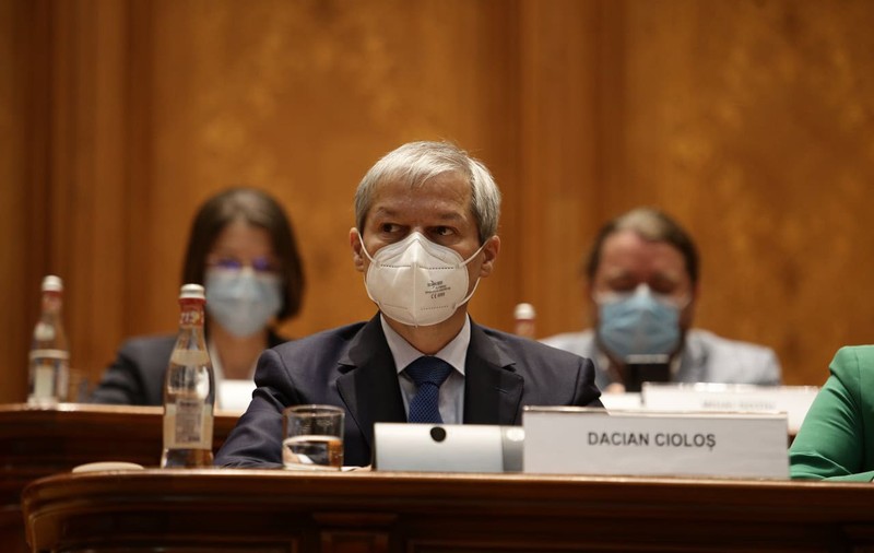 Dacian Cioloș propune partidelor politice să împartă împreună campania de vaccinare: „Disputa dintre noi a ideologizat vaccinarea”