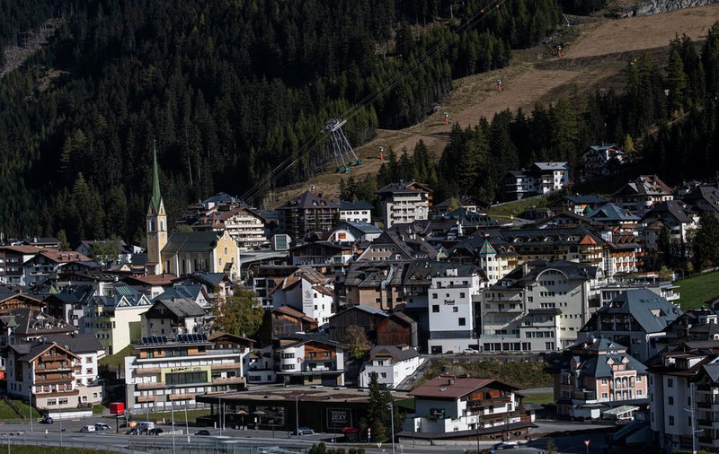 Turiștii care s-au infectat cu COVID în stațiunea austriacă Ischgl, la începutul pandemiei, ar putea primi despăgubiri