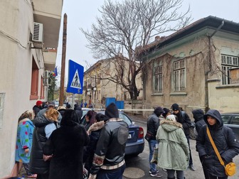 Oamenii au fost scoși în stradă fără nicio explicație