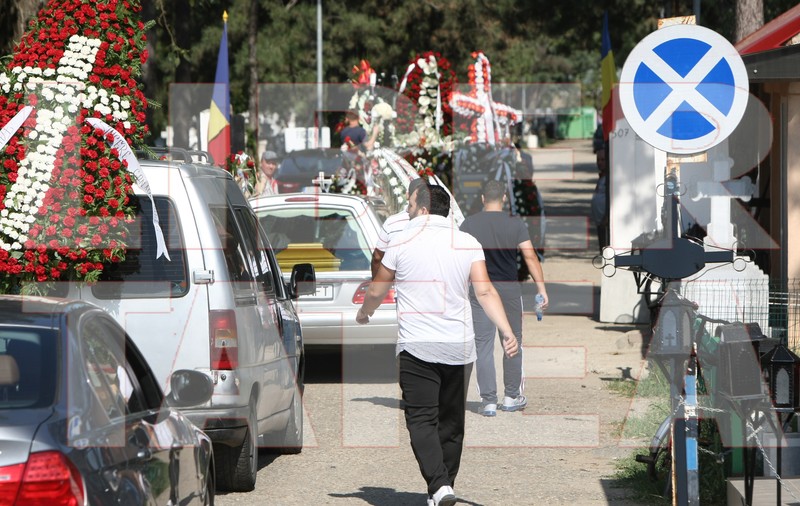 Înmormântarea tatălui lui Florin Salam. Manelistul nu a fost la biserică