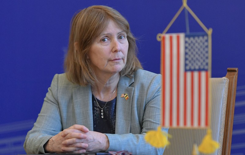 România este o ţintă pentru Rusia, ca orice țară care trece prin alegeri, spune ambasadoarea SUA la București