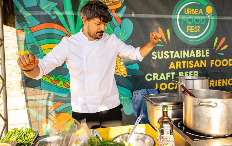 Tânărul din Iași care și-a transformat pasiunea pentru gătit într-un business de succes: „Inițial, voiam să ajung primar”