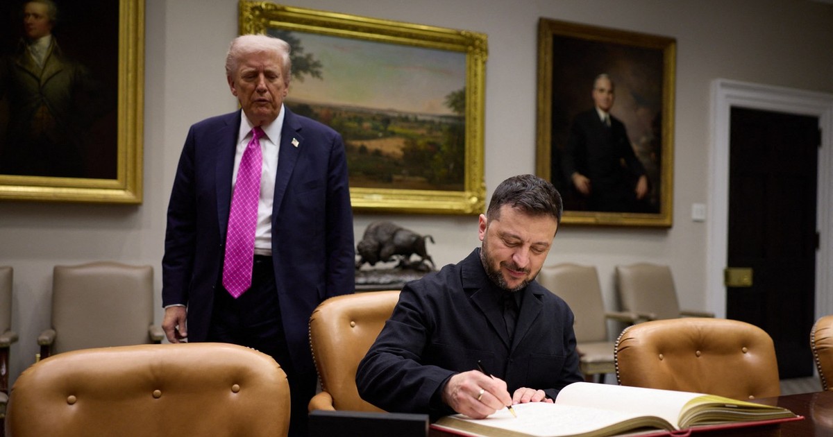 Volodimir Zelenski (în prim-plan) și Donald Trump în timpul întrevederii de la Casa Albă Foto: Profimedia