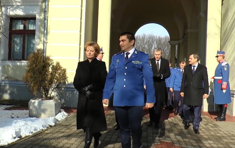 VIDEO/ Custodele Coroanei Regale, Majestatea Sa Margareta, vizită la Jandarmeria Română! A mâncat ciorbă de fasole și pulpă de pui cu piure