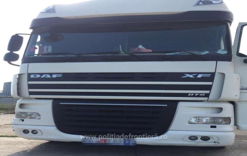 TIR furat din Germania acum cinci ani, găsit la frontieră. Cine îl conducea