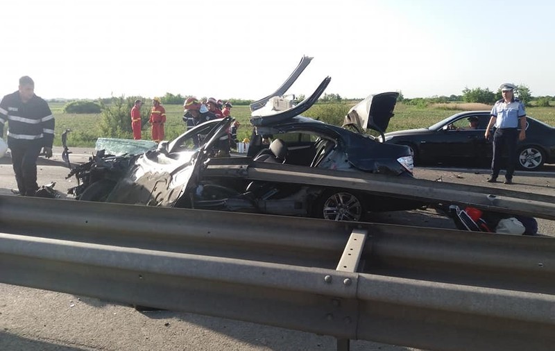UPDATE/Traficul auto a fost reluat pe ambele sensuri, pe A1, după accidentul soldat cu un mort și doi răniți