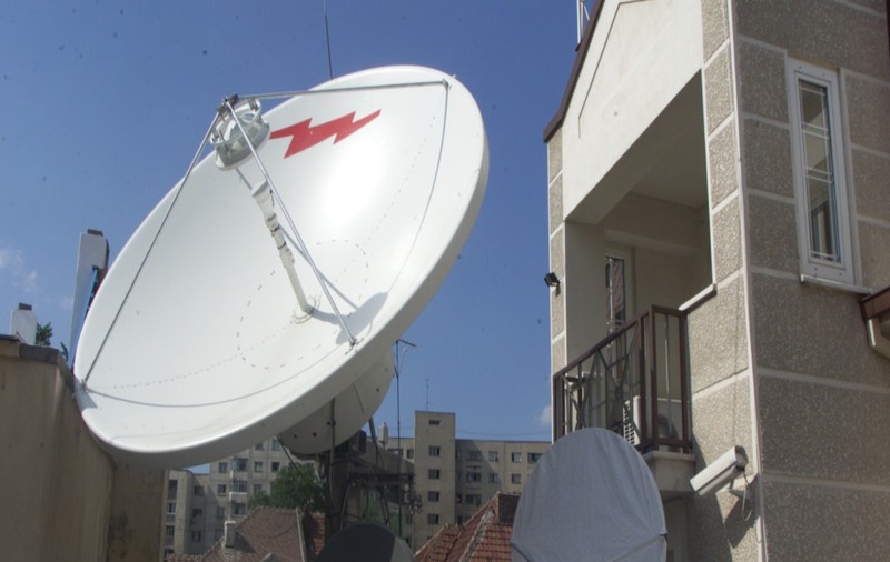 Gata cu antenele de telefonie mobilă pe școli, spitale și grădinițe