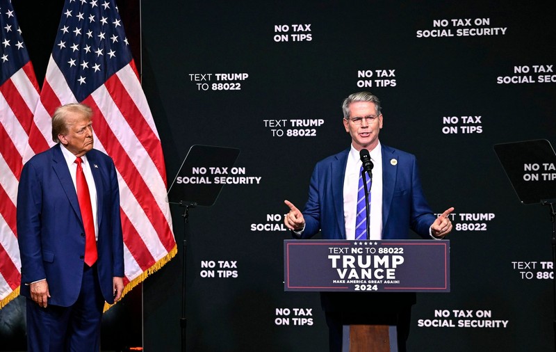 Donald Trump l-a ales pe miliardarul Scott Bessent pentru funcția de secretar al Trezoreriei