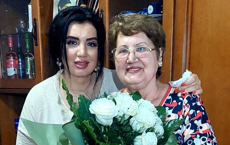 Mama Adrianei Bahmuțeanu, internată în spital. „N-a mai ajuns azi la procesul unde și-a cerut dreptul să își strângă în brațe nepoții”