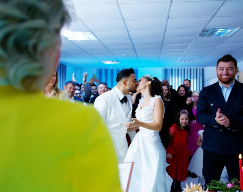 Cum a arătat Oana Ciocan în rochie de mireasă și ce ținută a ales nașa, soția lui Cătălin Moroșanu. Primul mesaj transmis de Jador în ziua nunții sale. „Începe un nou capitol”