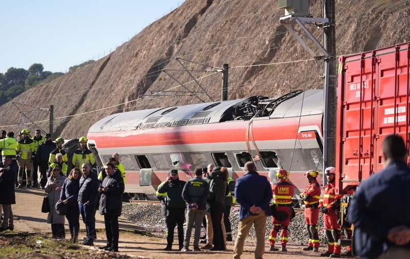O fetiță de 6 ani a scăpat doar cu zgârieturi din accidentul de tren în care i-au murit părinții, fratele și vărul, în Spania
