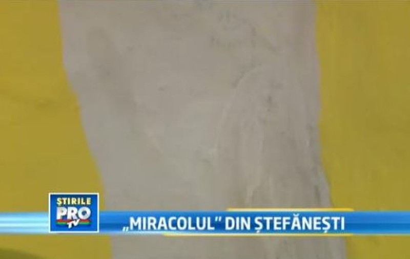 Minunea lui Minune! Un semn divin a apărut pe peretele vecinei lui Adrian Minune