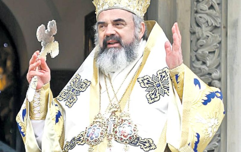 Patriarhul Daniel, la slujba de Crăciun: Credinţa valorează mai mult decât tot aurul din lume