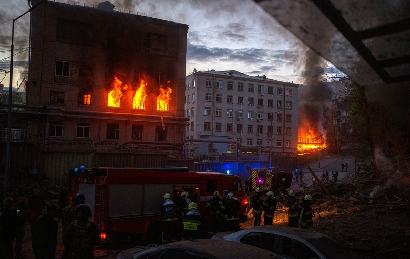 Rușii au atacat Kievul cu rachete chiar în timpul vizitei șefului ONU. Exploziile au zguduit un cartier central