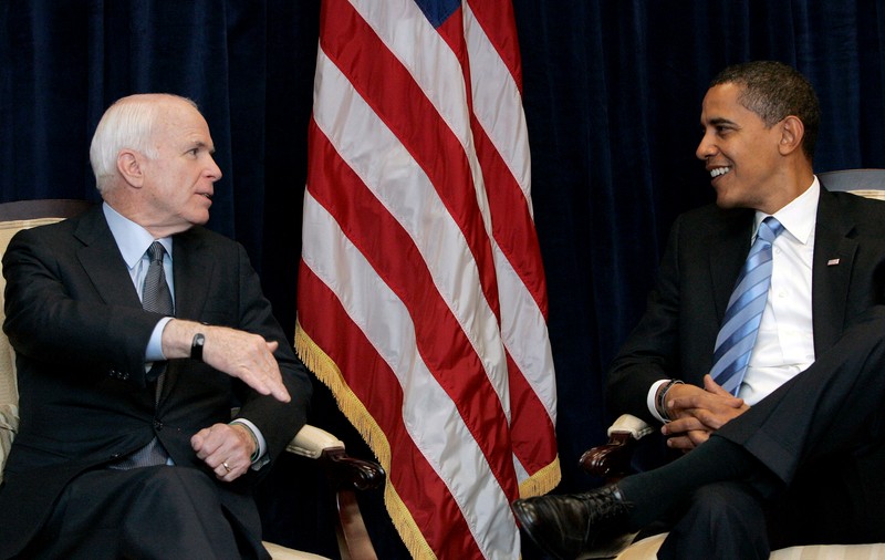 Mesaje transmise de politicieni după decesul lui John McCain. Ce au scris Trump, Obama sau familia Clinton