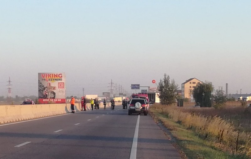 UPDATE: Pericol de explozie pe DN1 - centura de vest a Ploieștiului. Dintr-un camion care transporta nitrat se produc scurgeri