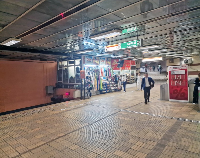 Câte chioșcuri de la metrou mai funcționează la doi ani de la „Operațiunea ranga”. Toate sunt în sectorul 3, deși primarul Negoiță a promis că „face curățenie”