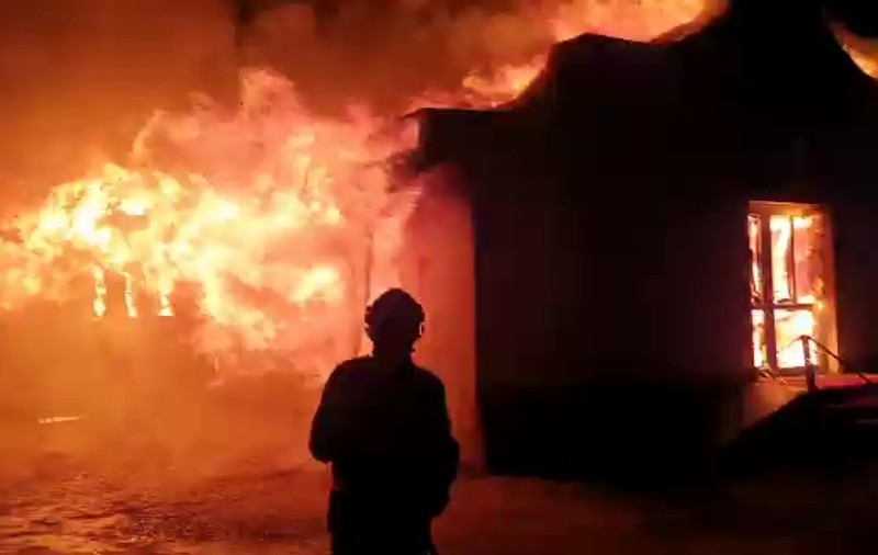 VIDEO | Incendiu puternic la o biserică din Alba, a doua zi de Crăciun. Flăcările au făcut ravagii