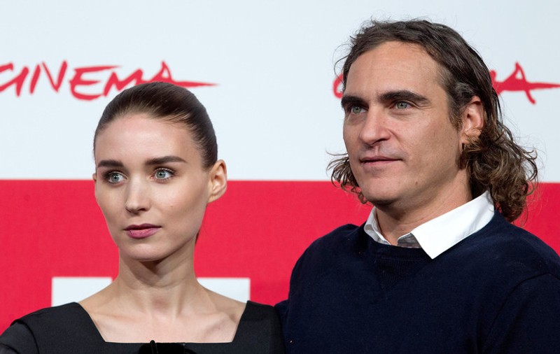 Joaquin Phoenix și logodnica sa, actrița Rooney Mara, așteaptă primul lor copil