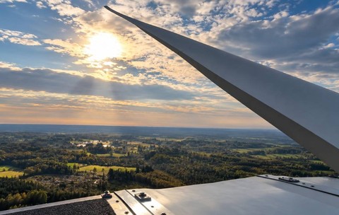 Tehnician eoliene imagine de la 163 m înalțime