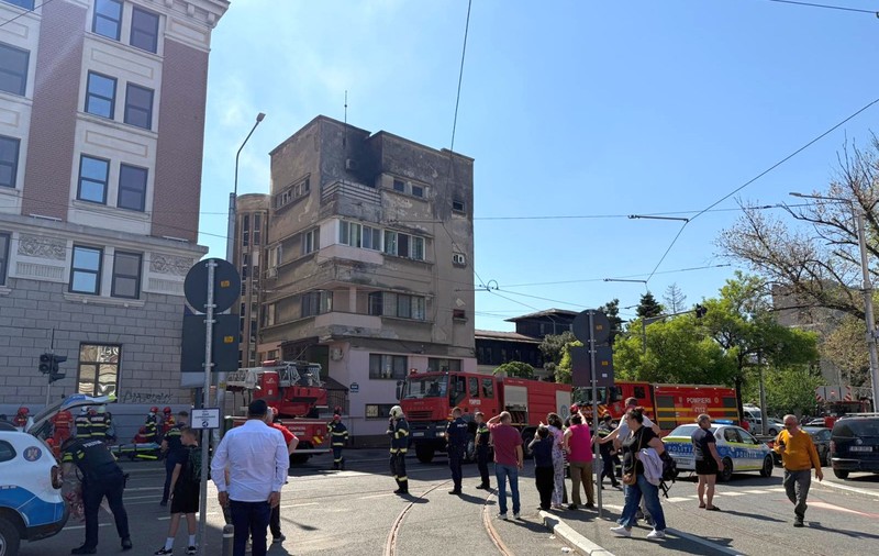 Incendiu în București, la un bloc aproape de Gara de Nord. O femeie a fost găsită inconștientă și cu arsuri pe față și 10 persoane au fost evacuate