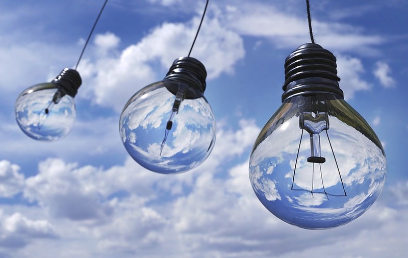 Cum puteți economisi 20% din factura la energie electrică: spălați hainele la 30 de grade, folosiți cuptorul cu ventilație