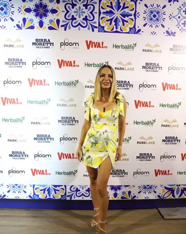 Cum s-au îmbrăcat vedetele la VIVA! Influencers Party 2024. Elena Gheorghe a făcut furori într-o rochie mini, iar Laura Cosoi într-una transparentă