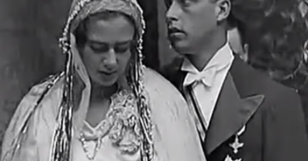 Rochia Alinei Binder, inspirată de cea a Principesei Ileana, în 1931. Principesa Ileana