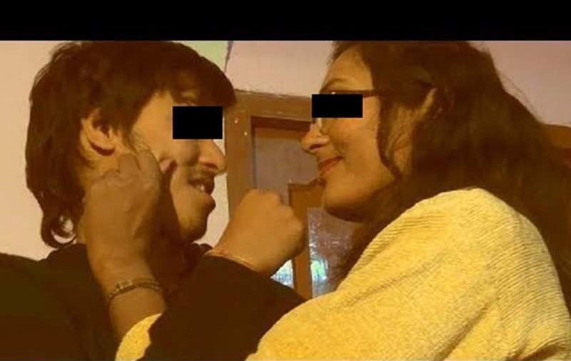 O profesoară din România a recunoscut că a avut relații intime cu un elev. Detaliile unei complicate relații amoroase