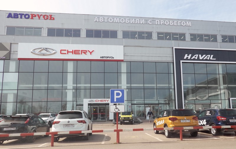 Ce companii au înlocuit iPhone, BMW și Mercedes în Rusia, după ce multe companii străine au părăsit țara din cauza războiului