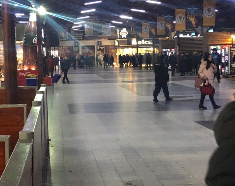 UPDATE | Amenințare cu gaz sarin la Gara de Nord și Aeroportul Otopeni. Ulterior, apelantul a afirmat că are dublă personalitate și că prima sa personalitate a sunat la 112