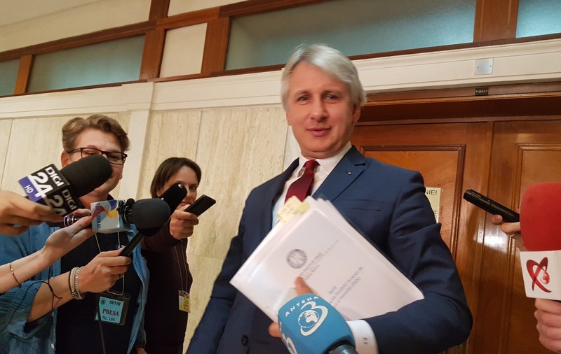 Eugen Teodorovici, ţinta unei noi moţiuni simple, depusă de Opoziţie