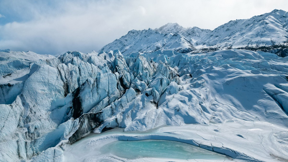 O vedere aeriană a ghețarului Matanuska, Alaska. Imagine cu caracter ilustrativ.