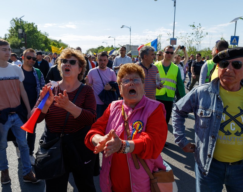 REPORTAJ. Am mers patru ore alături de protestatarii AUR. Ce i-a motivat să vină de la sute de km distanță la chemarea singurului lider de partid din România care e pomenit de susținători pe numele mic: „George”
