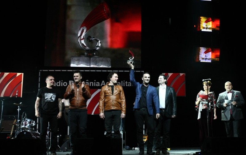 Directia 5 a obţinut trofeul “Artistul anului 2011″ la Premiile Muzicale Radio România Actualităţi