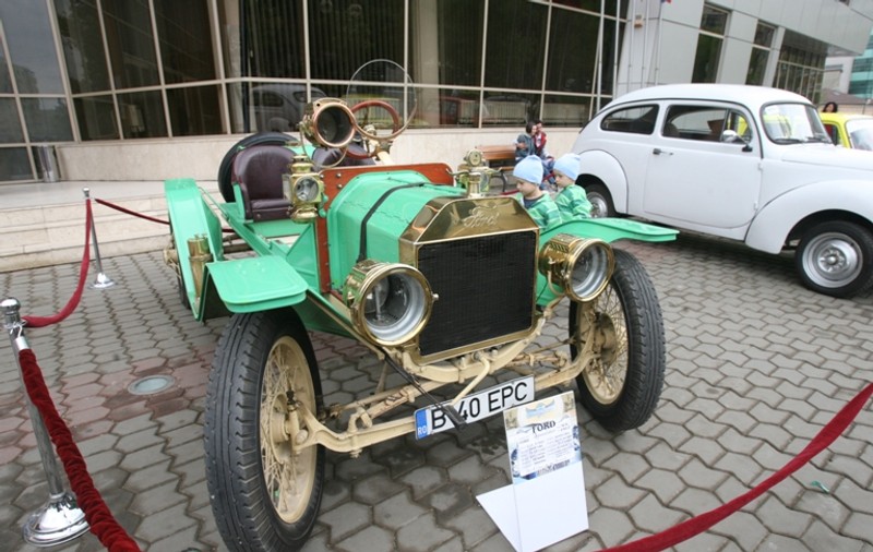 Aşa arată o maşină de curse din 1921!