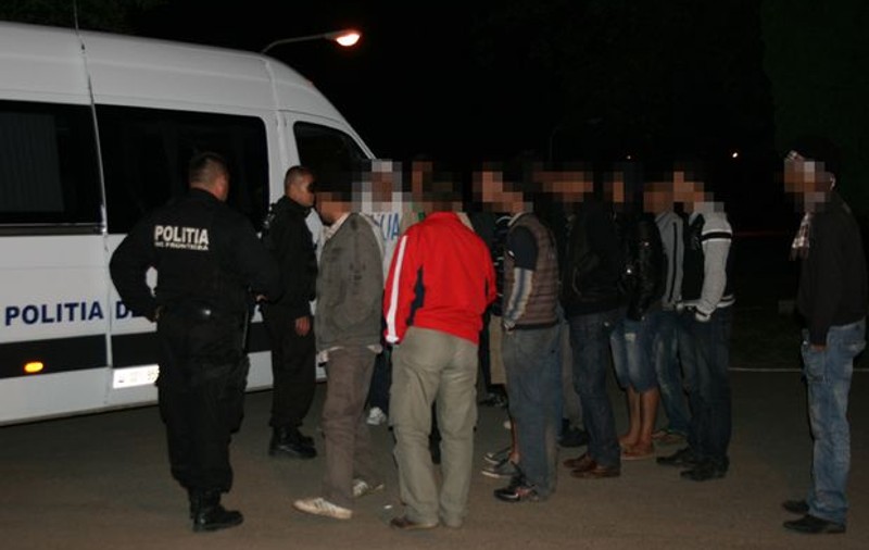 Migranți depistați la granița cu Serbia. Încercau să intre ilegal în România