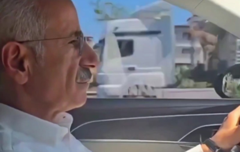 Amenda primită de un ministru din Turcia după ce s-a filmat gonind pe autostradă cu 225 km/h