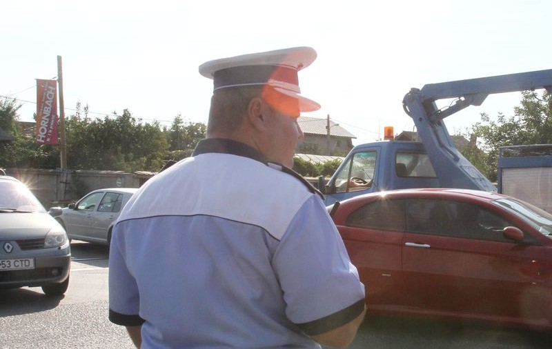 Poliţist din Piteşti, bătut măr cu un levier de proprietarul unui TIR