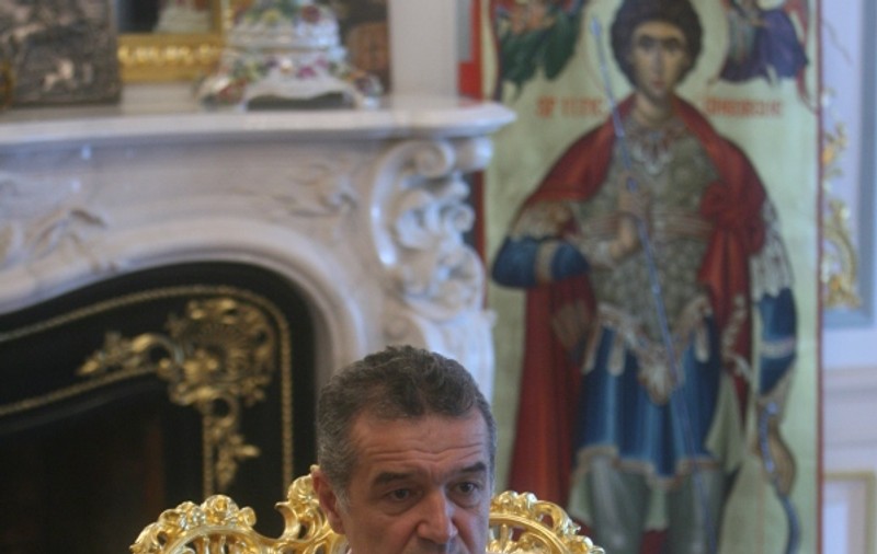 Becali: "Eu şi soţia mea suntem rude de gradul III" 