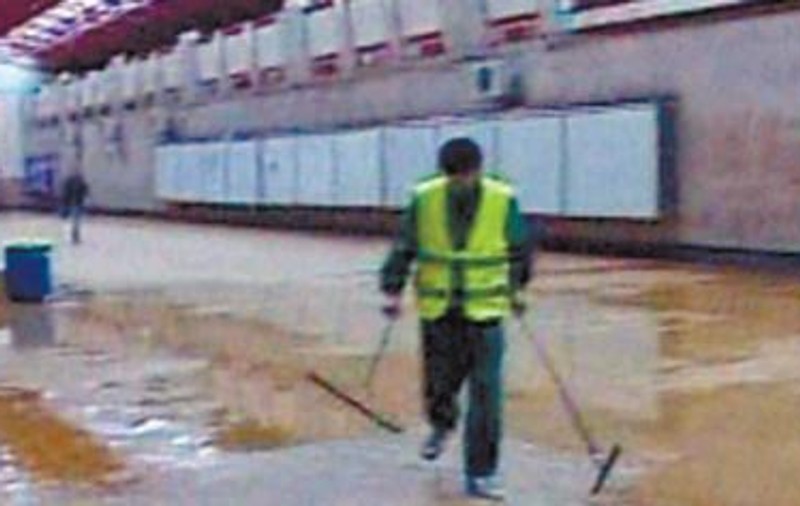 Ia-ţi umbrela cu tine, că te plouă în Gara de Nord!